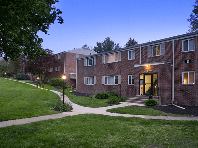 Zachary Arms Apartments